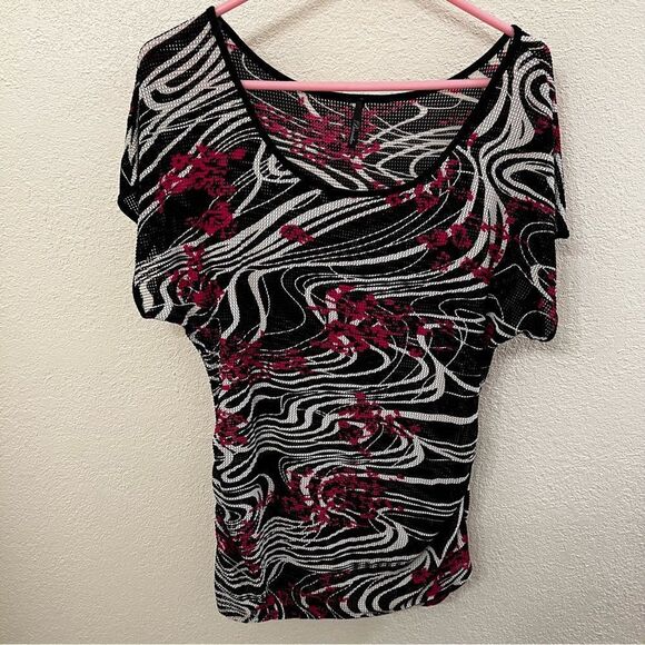 Banabee Short Sleeve Scoop Neck Top - Picture 1 of 4
